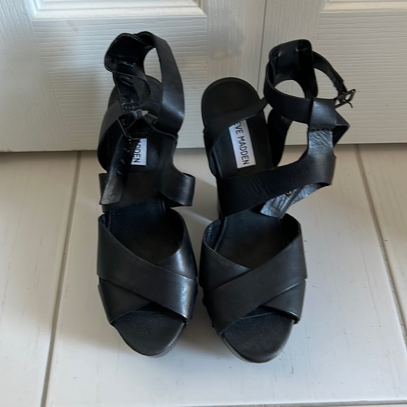 Steve Madden brand new, never worn chunky platform heels, size 9. - Picture 1 of 3